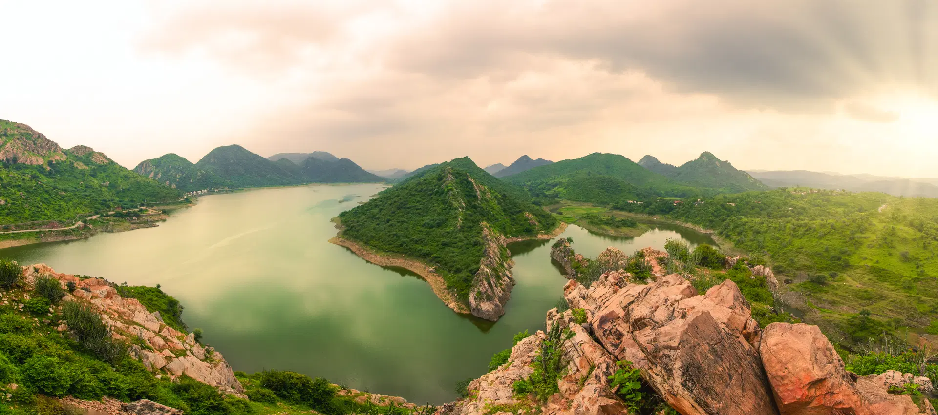 Udaipur Mount Abu Lakes Hills Combo Package